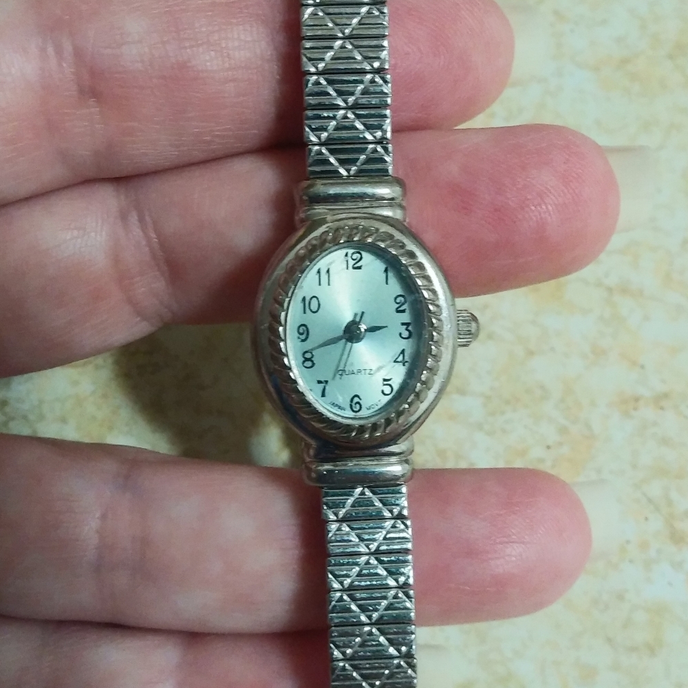 Women's Elastic Band Quartz Wristwatch